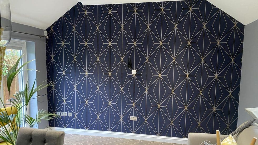 Decorators line walls before wallpapering Decorator's forum UK