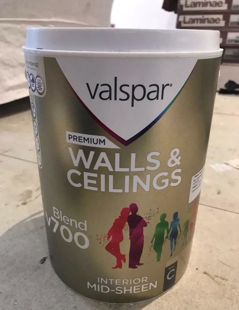 tin of Valspar v700 Emulsion