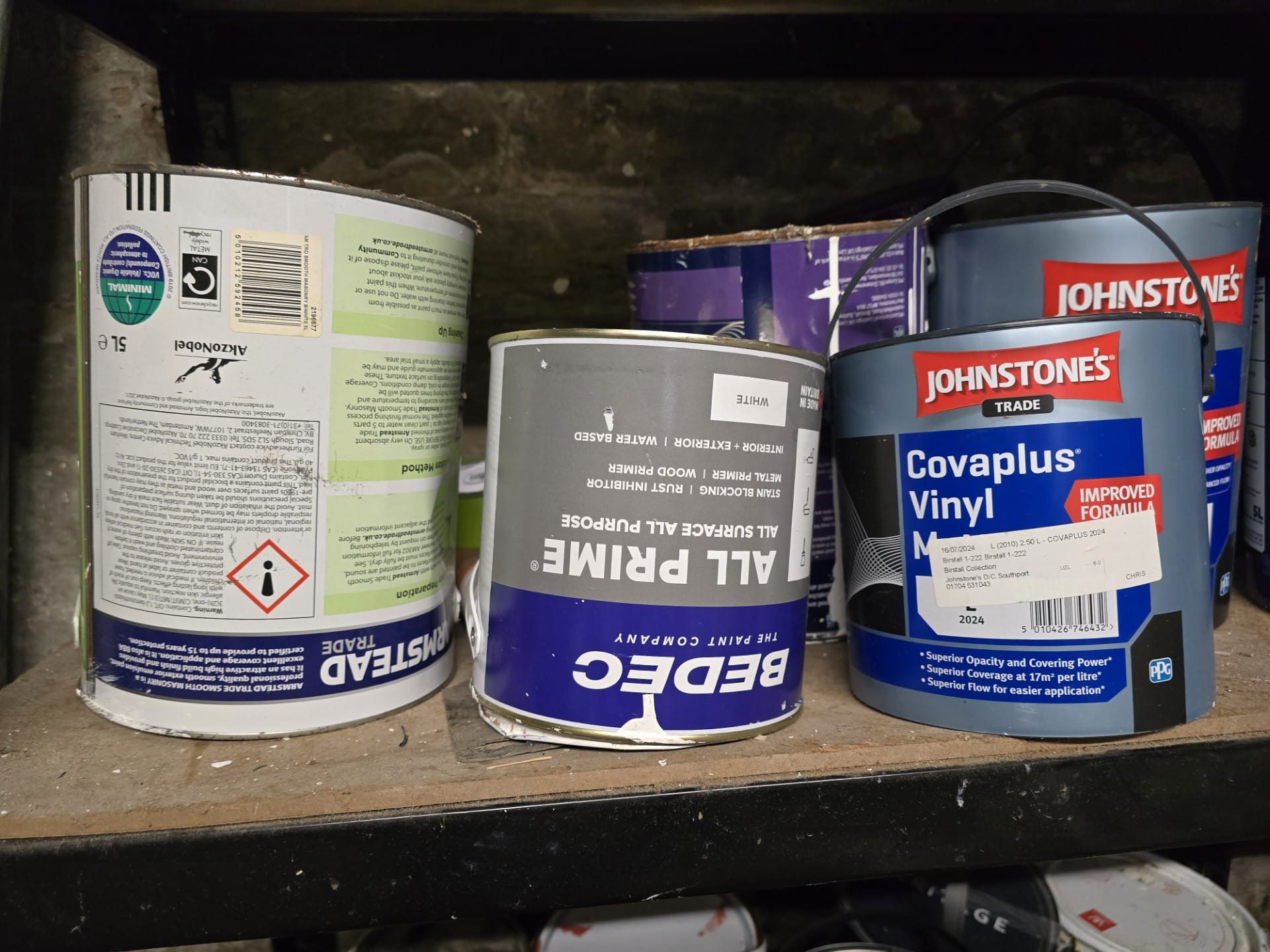 storing leftover paint upside down to seal the tin