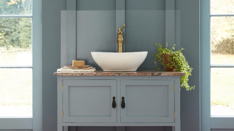 03. Multi-surface Bathroom_LO Bathroom decorated using Little Greene