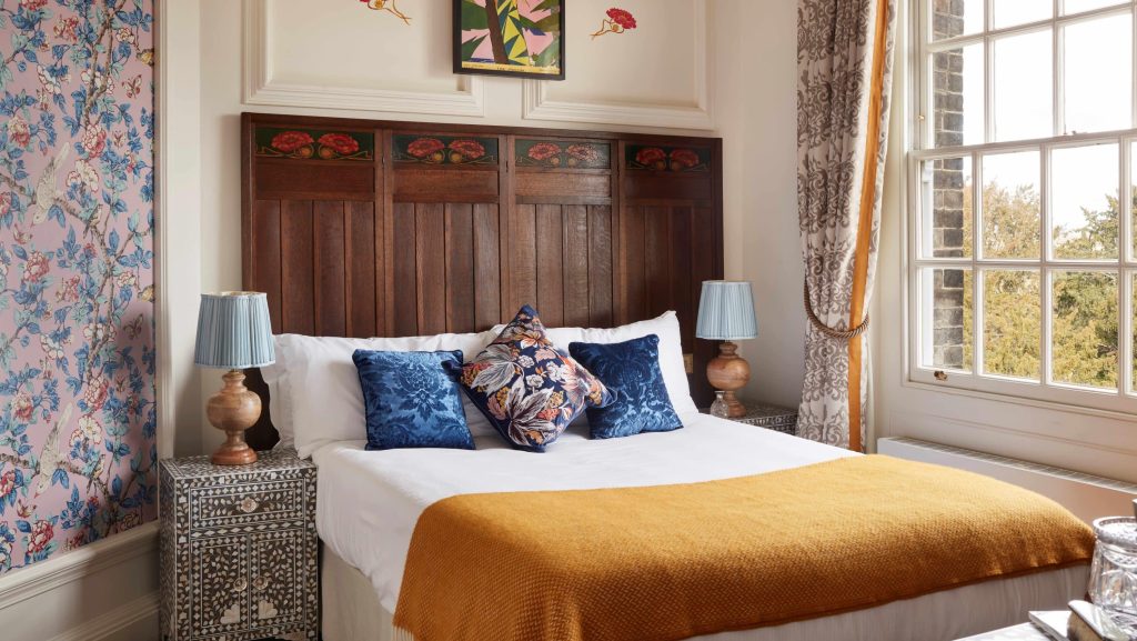 Hedsor House bedroom decorated using Crown Trade