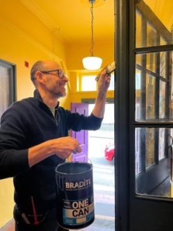 Volunteer decorating using Bradite